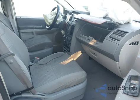 2008 Chrysler Town & Country Lx from USA, damaged, VIN 2A8HR44H08R721137